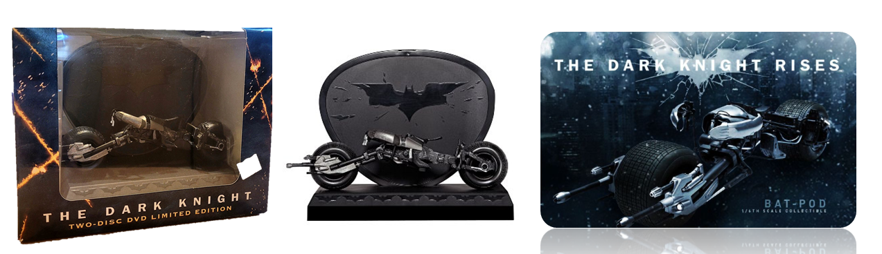 fundal alb, în mijloc este o mașină de jucărie neagră cu sigiliul lui Batman (liliac). În partea dreaptă este DVD-ul cu filmul, iar în stânga este figurina ambalată.