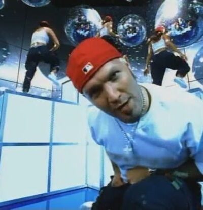 Sursa: videoclipului melodiei Rollin de la Limb Bizkit