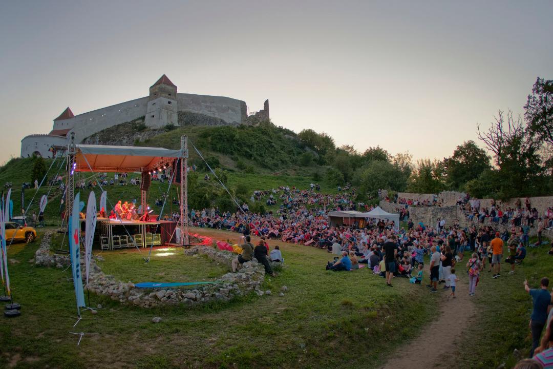 Concert în Grădina Cetății Râșnov.